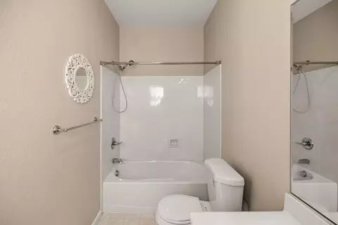 Bath - 4890 Peninsula Point Dr, Seaside, CA 93955 photo 6 of 7
