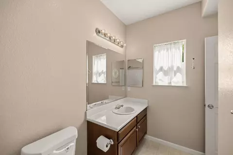 Bath - 4890 Peninsula Point Dr, Seaside, CA 93955 photo 5 of 7