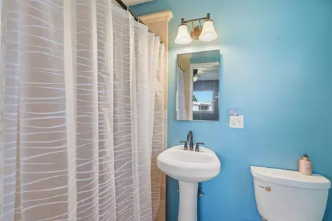 Bath - 643 Stanford Ave, Salinas, CA 93901 photo 2 of 2