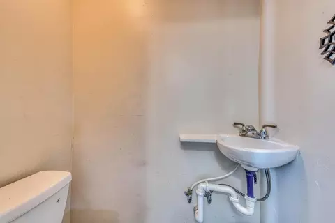 Bath - 1212 Waring St, Seaside, CA 93955 photo 3 of 4