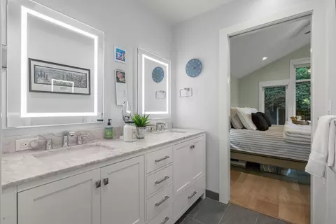 Bath - 1180 Fewtrell Dr, Campbell, CA 95008 photo 3 of 5