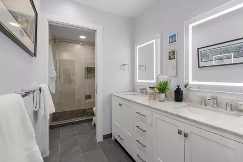 Bath - 1180 Fewtrell Dr, Campbell, CA 95008 photo 2 of 5
