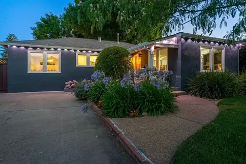 1180 Fewtrell Dr, Campbell, CA 95008