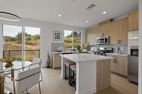 Kitchen - 827 Fassler Ave, Pacifica, CA 94044 photo 3 of 5
