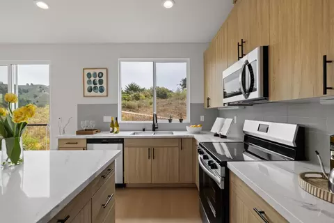 Kitchen - 827 Fassler Ave, Pacifica, CA 94044 photo 5 of 5