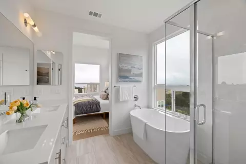 Bath - 827 Fassler Ave, Pacifica, CA 94044 photo 2 of 3