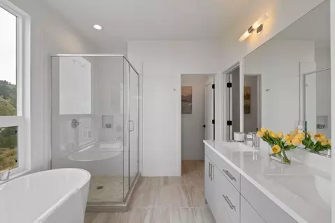 Bath - 827 Fassler Ave, Pacifica, CA 94044 photo 1 of 3