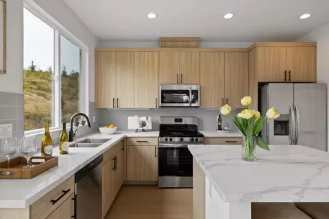 Kitchen - 827 Fassler Ave, Pacifica, CA 94044 photo 4 of 5