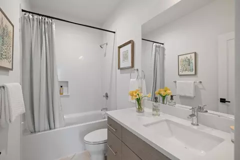 Bath - 827 Fassler Ave, Pacifica, CA 94044 photo 3 of 3