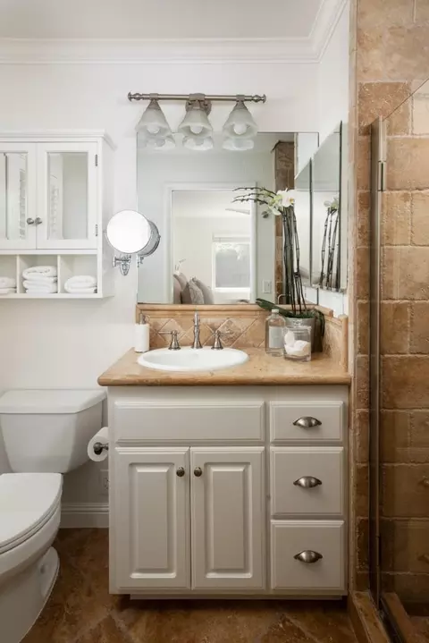 Bath - 2349 Carol Ave, Mountain View, CA 94040 photo 2 of 3