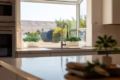 Kitchen - 194 Lantz Dr, Morgan Hill, CA 95037 photo 5 of 6