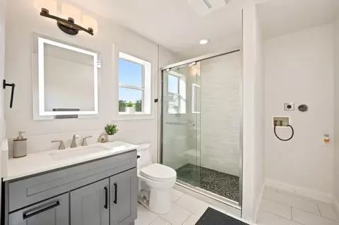 Bath - 194 Lantz Dr, Morgan Hill, CA 95037 photo 1 of 7