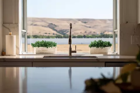 Kitchen - 194 Lantz Dr, Morgan Hill, CA 95037 photo 6 of 6