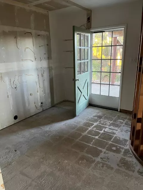 Entry Way - 26824 Walnut, Cloverdale, CA 95425 photo 1 of 1