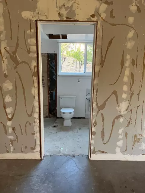Bath - 26824 Walnut, Cloverdale, CA 95425 photo 1 of 1
