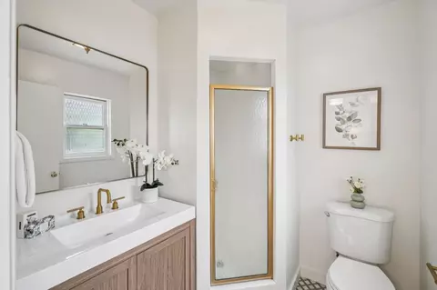 Bath - 825 Amazon Ave, San Francisco, CA 94112 photo 3 of 3