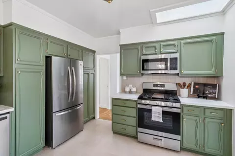 Kitchen - 825 Amazon Ave, San Francisco, CA 94112 photo 4 of 4