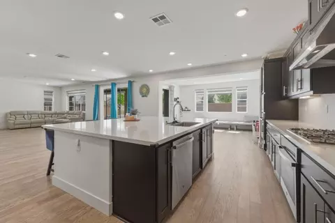 Entry Way - 3086 Leeds Ln, Tracy, CA 95377 photo 4 of 10