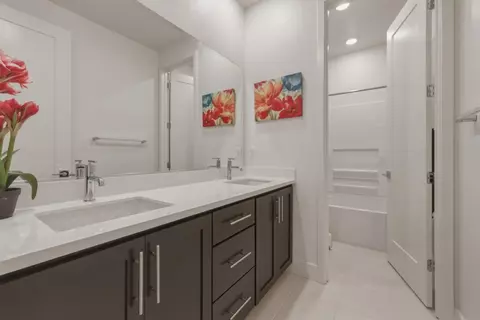Bath - 3086 Leeds Ln, Tracy, CA 95377 photo 3 of 7