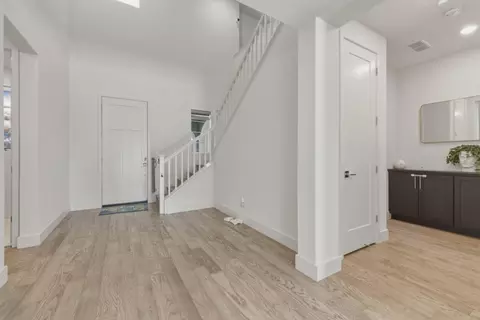 Entry Way - 3086 Leeds Ln, Tracy, CA 95377 photo 2 of 10