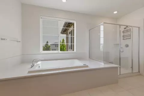 Bath - 3086 Leeds Ln, Tracy, CA 95377 photo 6 of 7