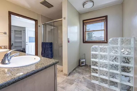 Bath - 3205 Fifield Rd, Pleasant Grove, CA 95668 photo 4 of 6