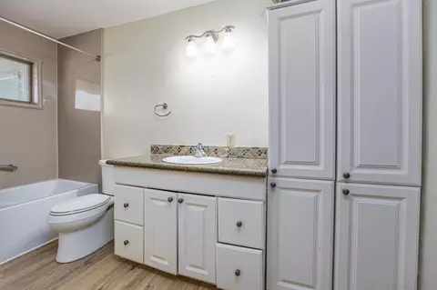 Bath - 3205 Fifield Rd, Pleasant Grove, CA 95668 photo 3 of 6