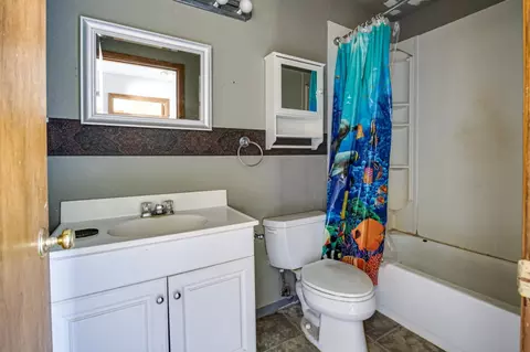 Bath - 3205 Fifield Rd, Pleasant Grove, CA 95668 photo 2 of 6