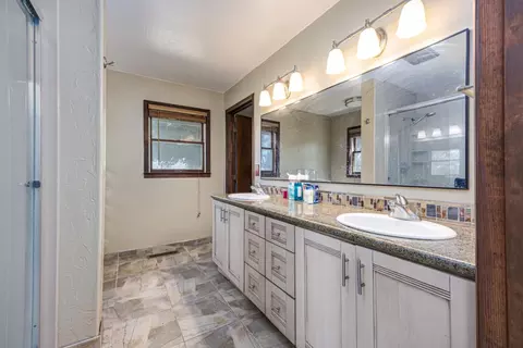 Bath - 3205 Fifield Rd, Pleasant Grove, CA 95668 photo 5 of 6