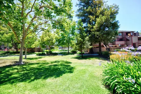 Exterior - 181 E Warren Cmn, Fremont, CA 94539 photo 6 of 7