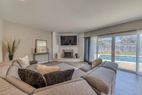 Living - 9625 Oracle Oak Pl, Salinas, CA 93907 photo 2 of 2