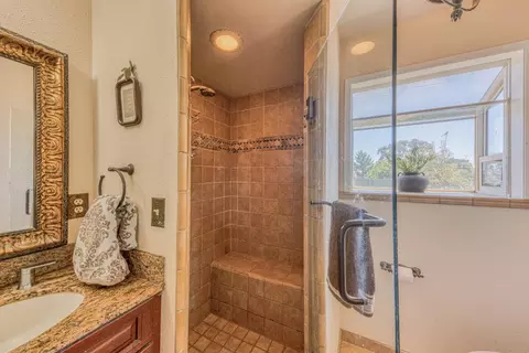 Bath - 9625 Oracle Oak Pl, Salinas, CA 93907 photo 5 of 5