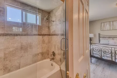 Bath - 9625 Oracle Oak Pl, Salinas, CA 93907 photo 2 of 5