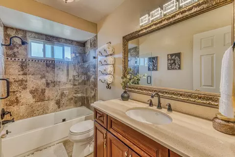 Bath - 9625 Oracle Oak Pl, Salinas, CA 93907 photo 3 of 5