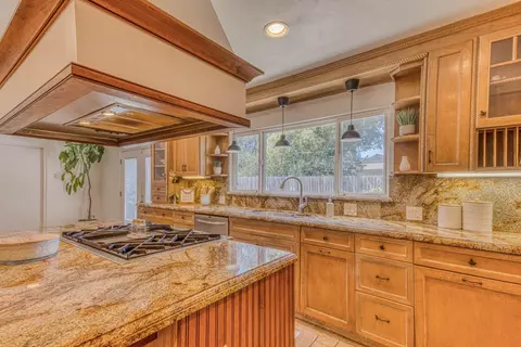Kitchen - 9625 Oracle Oak Pl, Salinas, CA 93907 photo 2 of 7