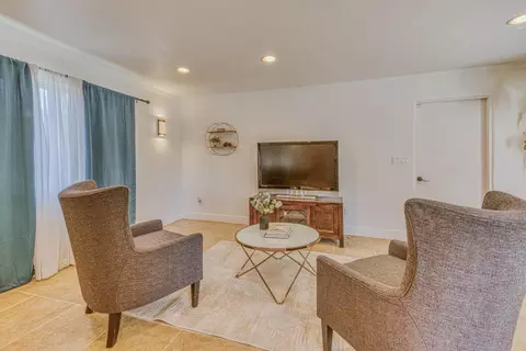 Living - 9625 Oracle Oak Pl, Salinas, CA 93907 photo 1 of 2