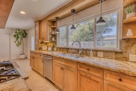 Kitchen - 9625 Oracle Oak Pl, Salinas, CA 93907 photo 5 of 7