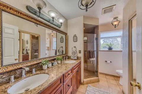 Bath - 9625 Oracle Oak Pl, Salinas, CA 93907 photo 4 of 5