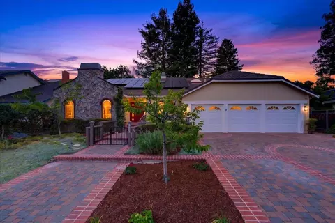 292 Apricot Ln, Mountain View, CA 94040