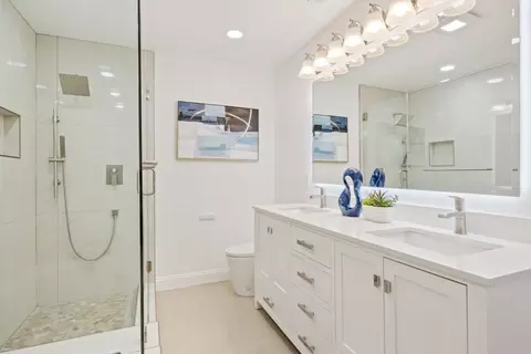 Bath - 552 Borregas Ave, Sunnyvale, CA 94085 photo 2 of 5