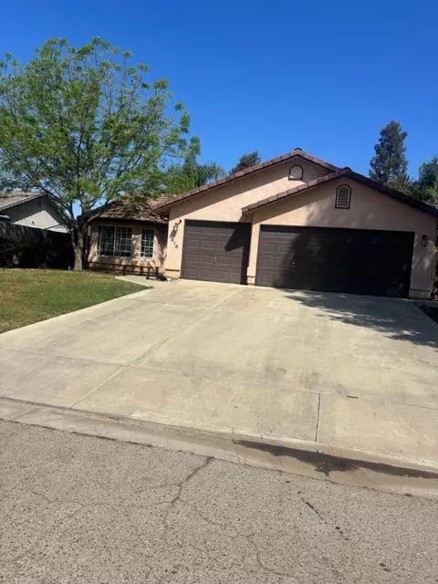 3816 E Acequia Ave, Visalia, CA 93292