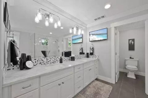 Bath - 1052 Mcbain Ave, Campbell, CA 95008 photo 5 of 17