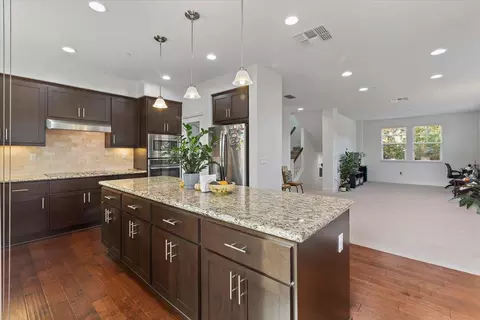 2041 Atlas Loop, Mountain View, CA 94043 photo 2