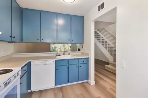 701 Woodside Ln 4, Sacramento, CA 95825