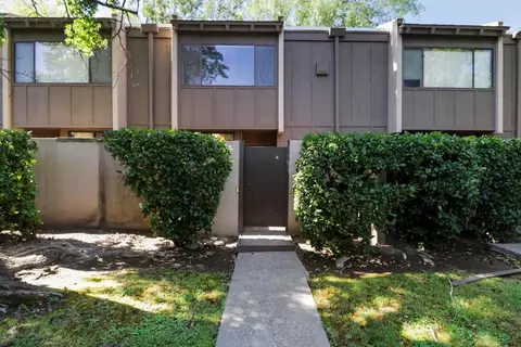 701 Woodside Ln 4, Sacramento, CA 95825