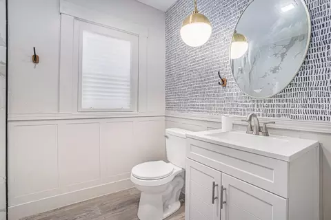 Bath - 513 Arch St, Martinez, CA 94553 photo 2 of 2