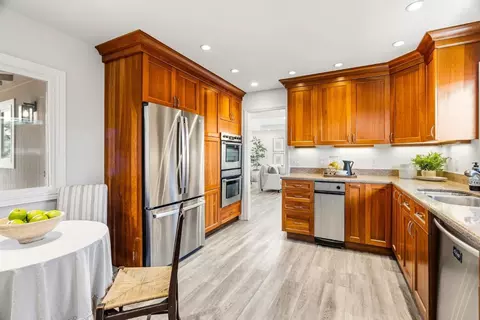 Kitchen - 1055 View Way, Pacifica, CA 94044 photo 3 of 3
