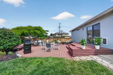 Exterior - 1012 Rio Vista Dr, Pacifica, CA 94044 photo 9 of 13