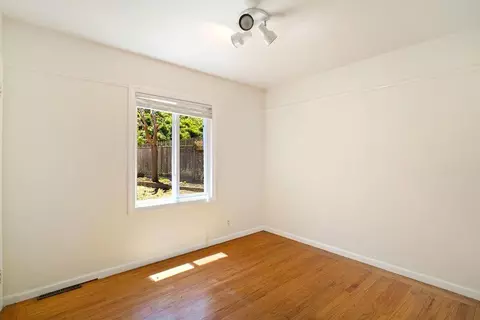 Bedroom - 235 Modoc Pl, Pacifica, CA 94044 photo 2 of 7