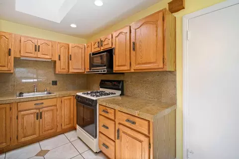 Kitchen - 235 Modoc Pl, Pacifica, CA 94044 photo 3 of 4